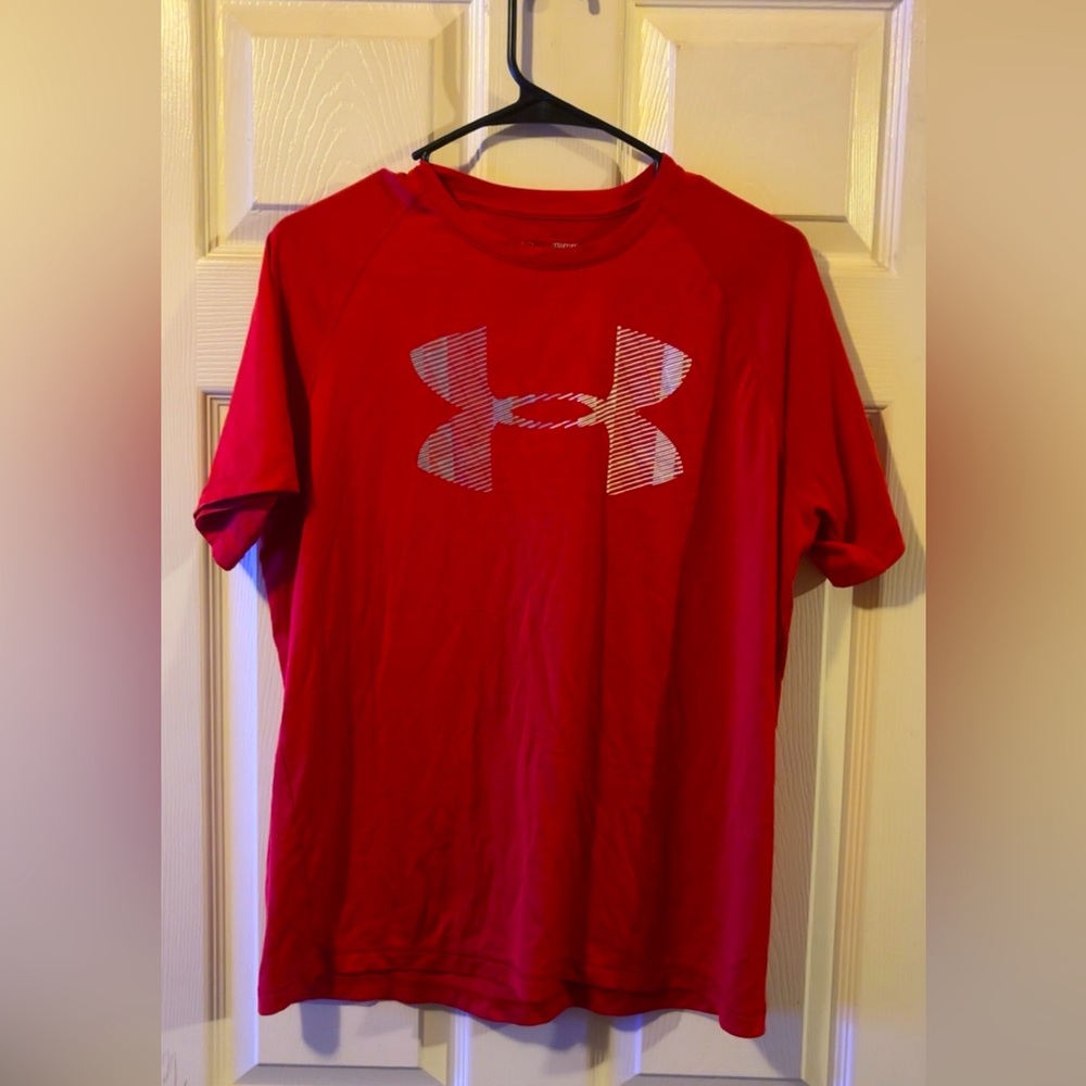 UnderArmour boys Md shirt